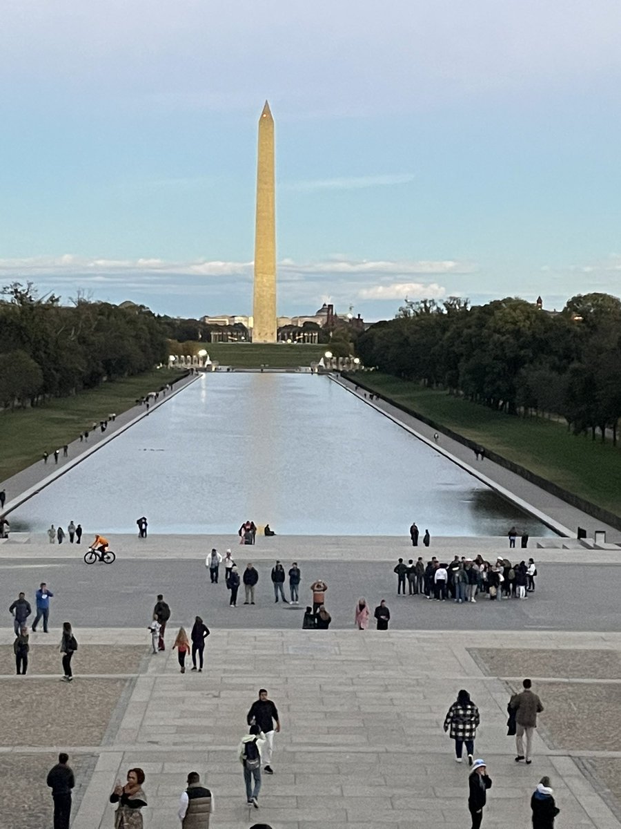 wilch_beth's tweet photo. Beautiful! Students enjoying time together at Lincoln Memorial. We then went to Korean War Memorial before we ate! #bus4fun @KarrerMS https://t.co/ruQr0YR9nd