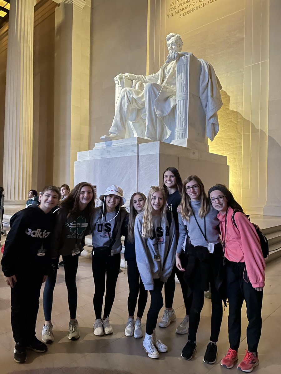 wilch_beth's tweet photo. Beautiful! Students enjoying time together at Lincoln Memorial. We then went to Korean War Memorial before we ate! #bus4fun @KarrerMS https://t.co/ruQr0YR9nd