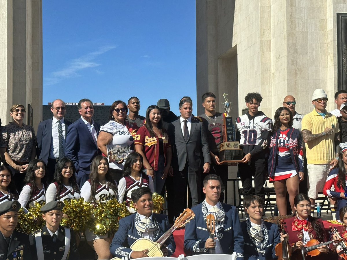 LASchoolsEast's tweet photo. We cannot wait for the #EastLAClassic! https://t.co/Yr6GkWqKqT