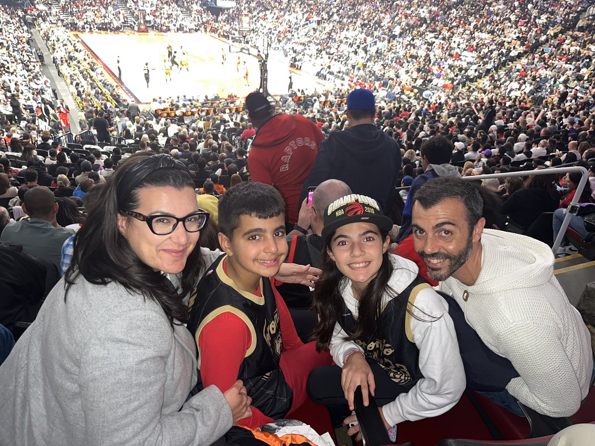 Laura & Jos tweet media