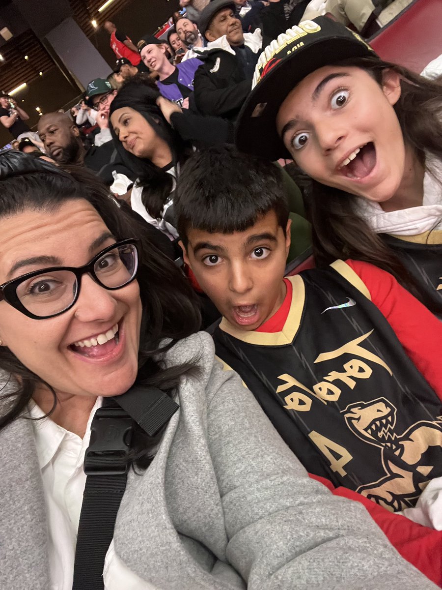 Laura & Jos tweet media