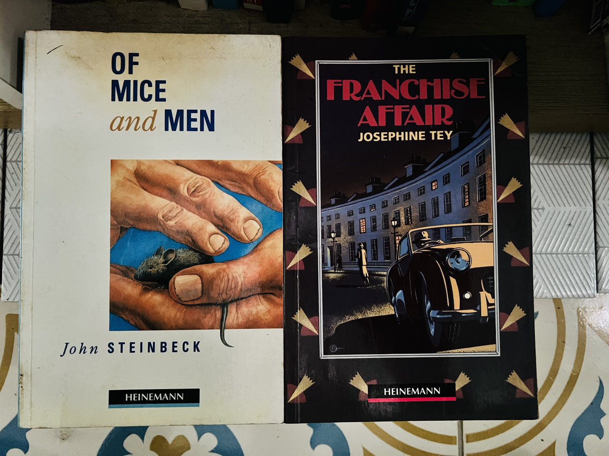 TonVichayen's tweet photo. หนิบหนังสือเก่า … อ่านนอกเวลา เมื่อ 25 ปีก่อน มาปัดๆ อ่านๆ #goodoldday https://t.co/A5TAkDtou4