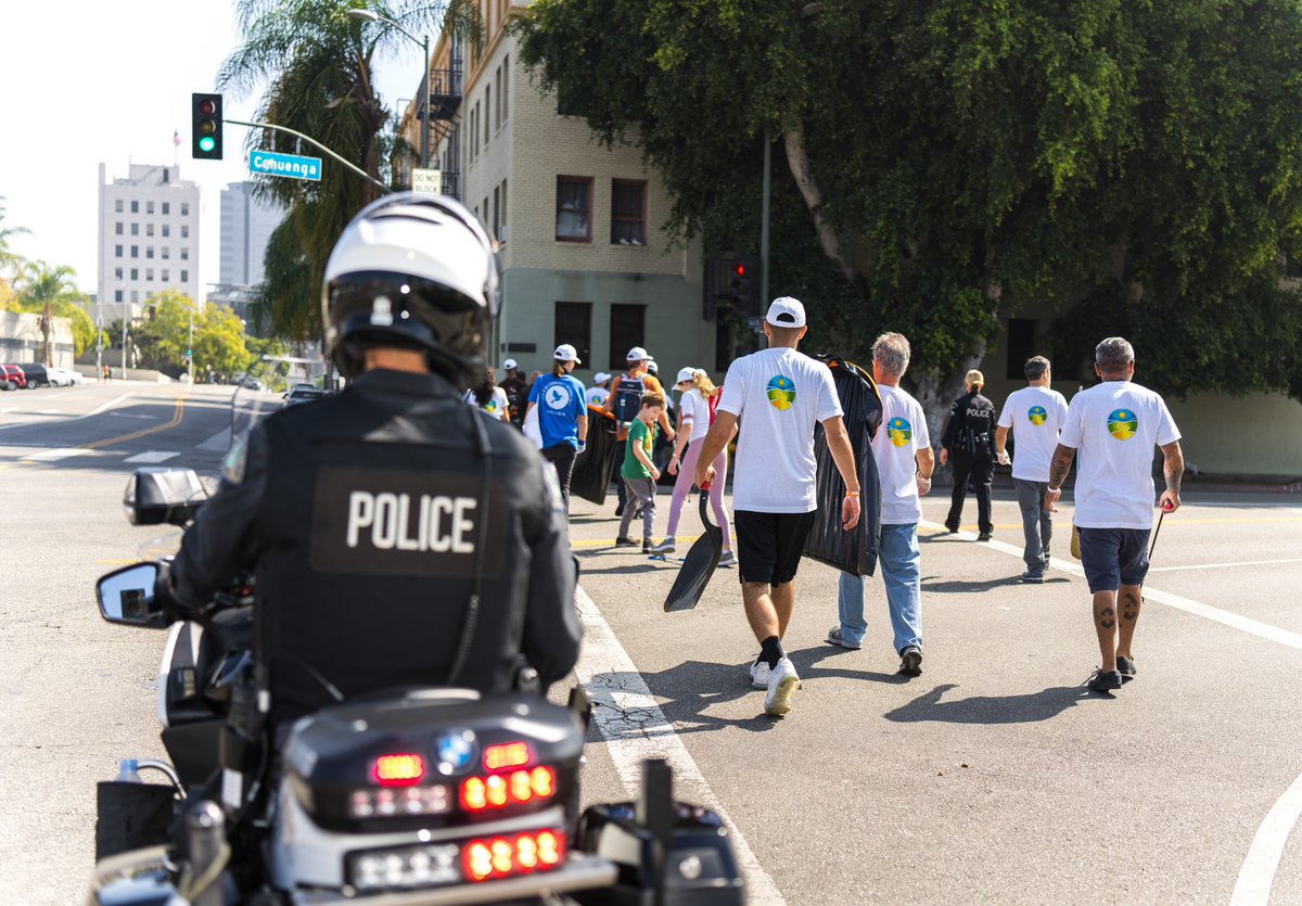 New photos of the <a href="/FaithandBlue/">National Faith & Blue</a> Hollywood Unity in the Community clean-up. Great partnership with <a href="/LAPDHollywood/">LAPD Hollywood Division</a>  and over 50 community partners! 

#FaithandBlue #Police #Hollywood