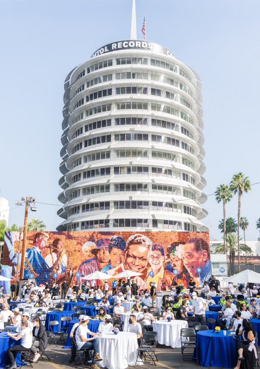unityitc's tweet photo. New photos of the @FaithandBlue Hollywood Unity in the Community clean-up. Great partnership with @LAPDHollywood  and over 50 community partners! 

#FaithandBlue #Police #Hollywood https://t.co/yr4cvxDwOL