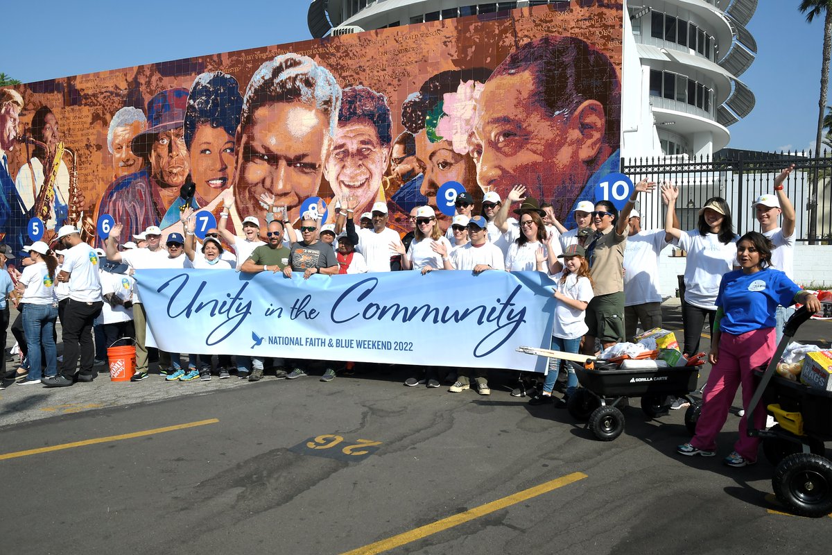 unityitc's tweet photo. New photos of the @FaithandBlue Hollywood Unity in the Community clean-up. Great partnership with @LAPDHollywood  and over 50 community partners! 

#FaithandBlue #Police #Hollywood https://t.co/yr4cvxDwOL