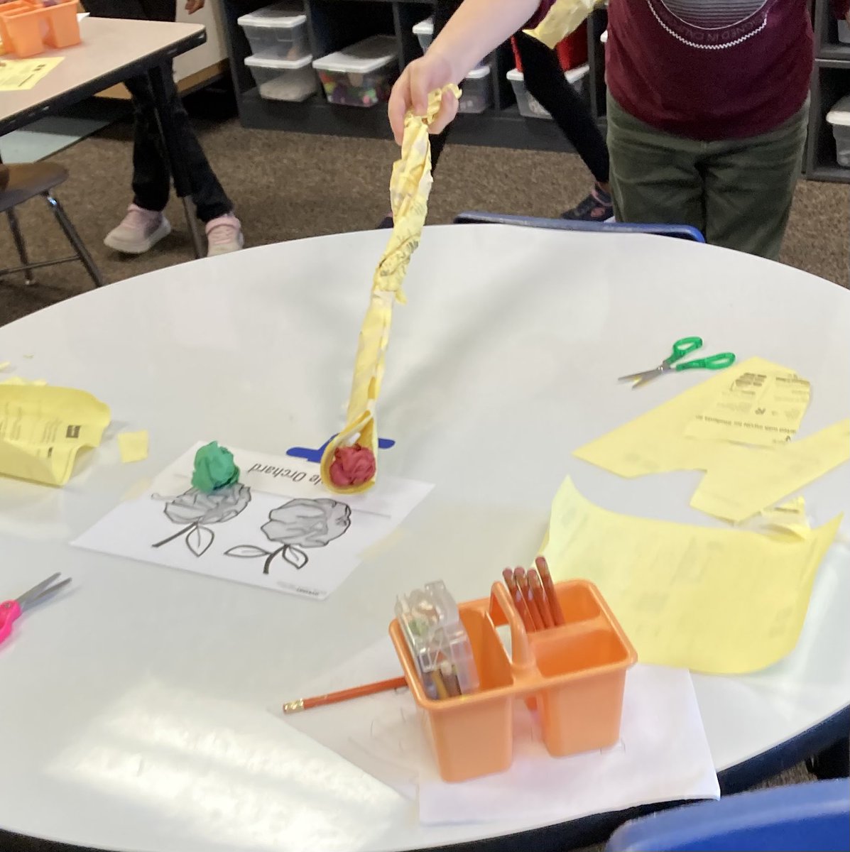 BardonBann's tweet photo. STEAM is so much fun! 4th grade Ss built an apple gripper using their engineering design process @BriarcliffES https://t.co/NXGpKts5VC
