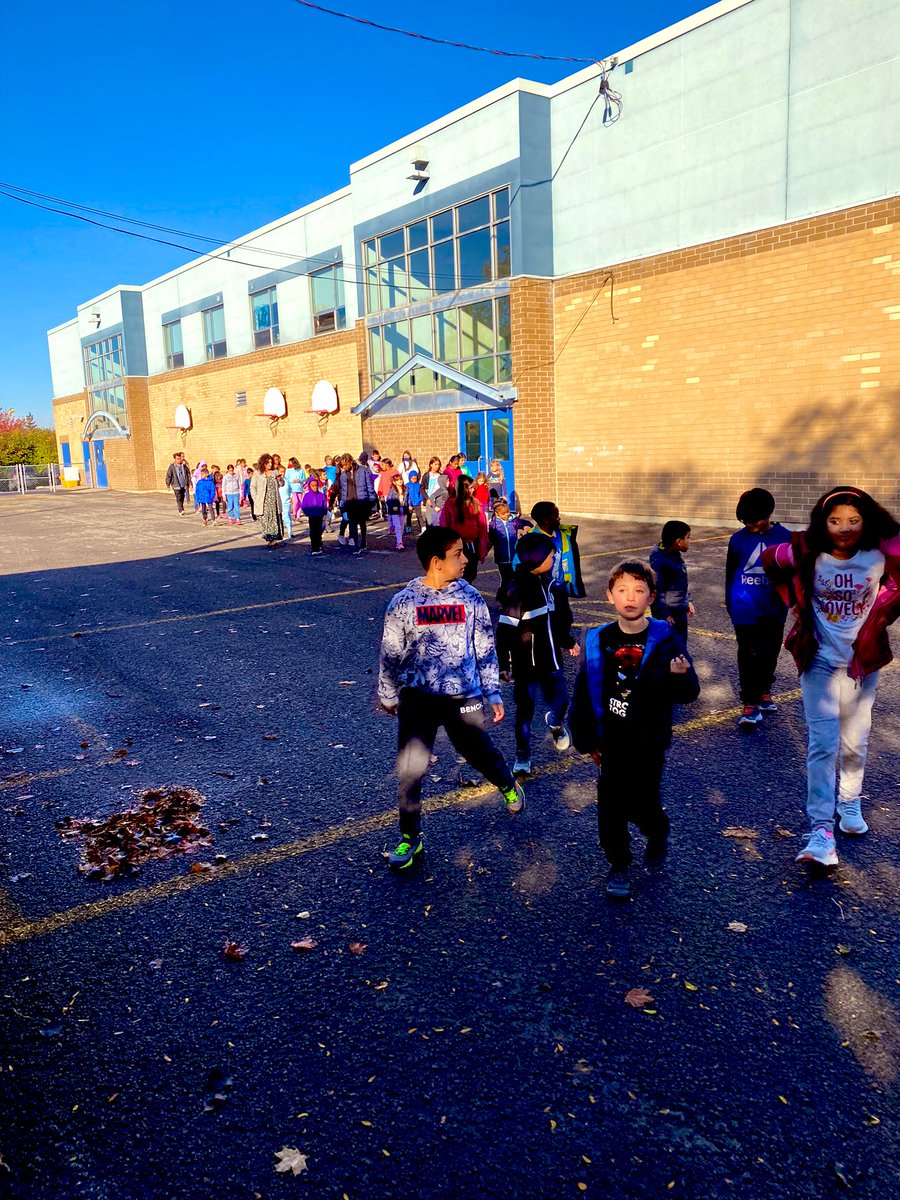 With our reading buddies we had a #thankfultuesday on a nature walk in our beautiful school yard, we explored around us, some conversations overheard “wow, I feel the beautiful sun”, “I hear so many birds”. We are so blessed to live where we do, somewhere safe💜<a href="/ThomasMoreOCSB/">St. Thomas More School</a>