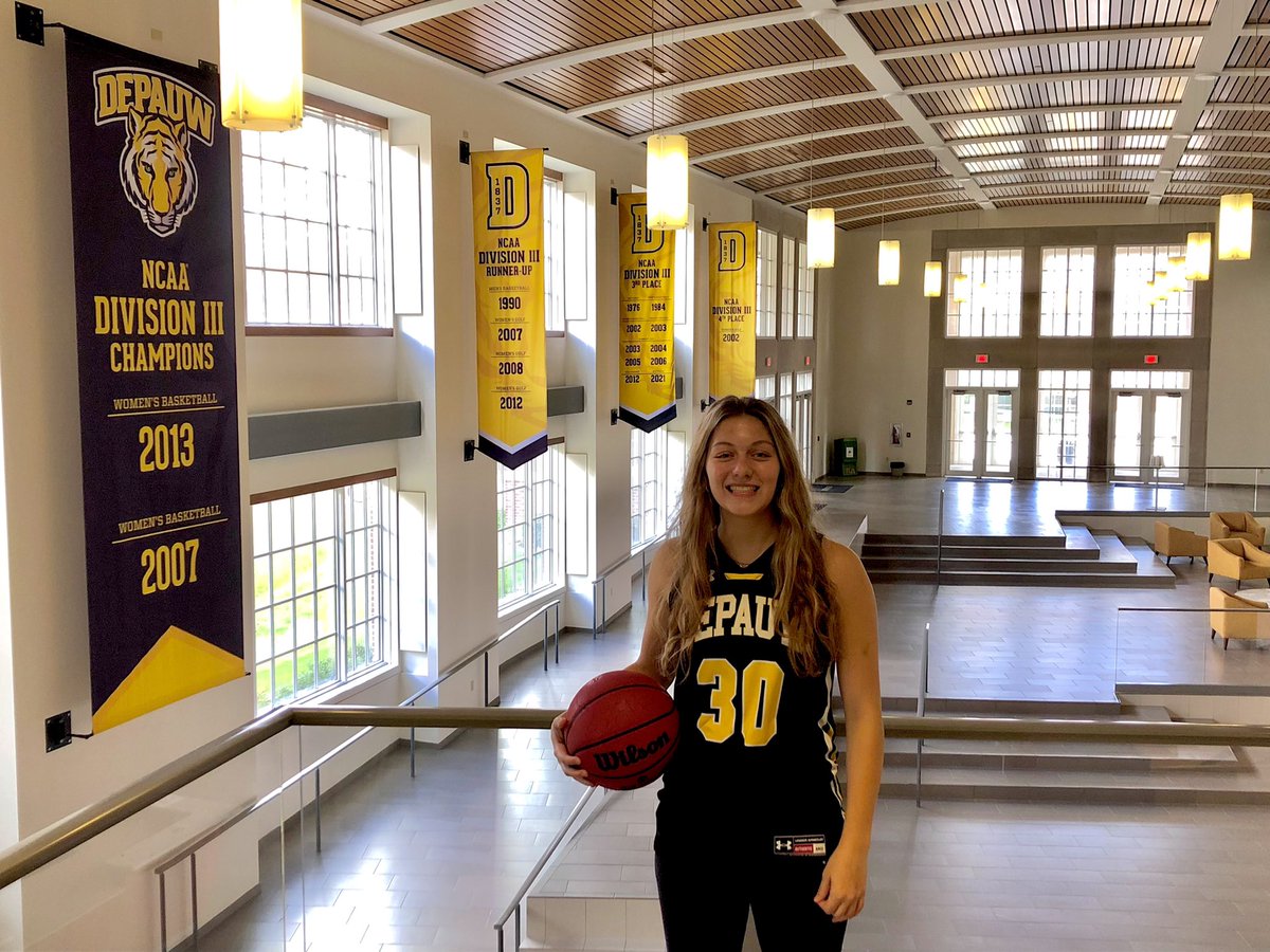 lach_hannah's tweet photo. COMMITTED💛🖤 @DePauw_WBB @KrisHuffman7 @bournetobewild_ https://t.co/ZYOaBkAZuU