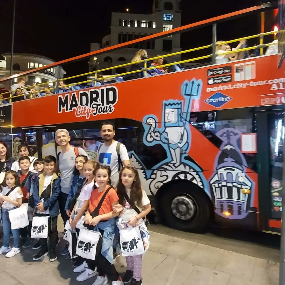 TurkeyPlus's tweet photo. 🇹🇷🇪🇸İspanya öğrenci hareketliliğimizin dört ülkenin katılımcıları İspanya/Madrid, Valladolid  ve Tordesillas’ta eğitim ve kültür gezisi gerçekleştirdiler.
@tcmeb
@ABBaskanligi @ulusalajans
@1Havaikmal
@EskisehirMem
@odunpazarimem
@COLEGIOPEDROI
@one_climate
@ErasmusWater https://t.co/ReyHZpcu5x