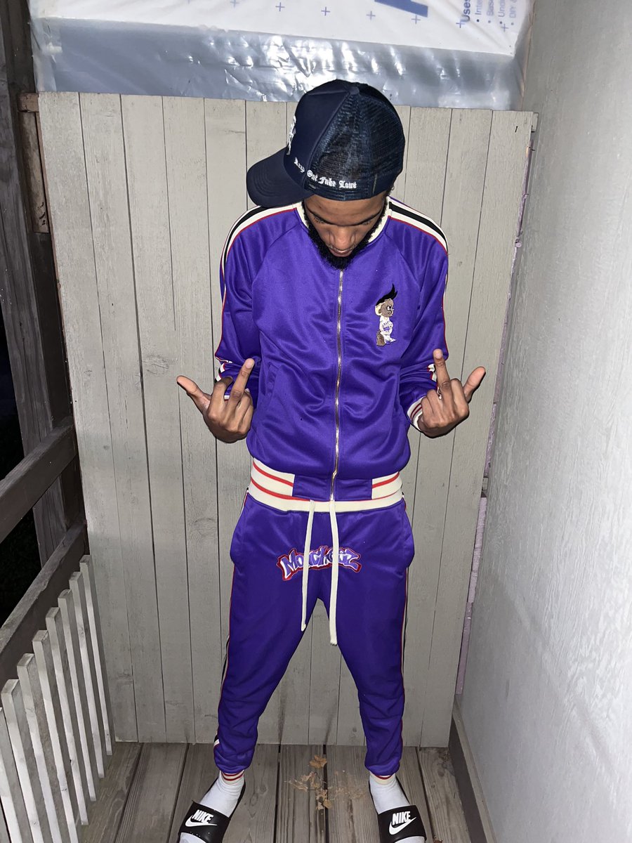 doublegzay's tweet photo. I Know That Money Bring A Lot of Power🔋Seem Like I’m Running Out of Fri🔚s 💜 https://t.co/VanwzR7xsD
