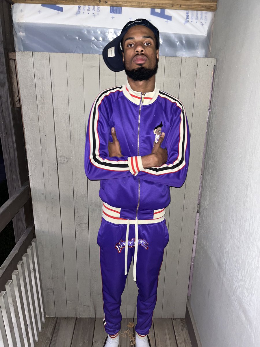 doublegzay's tweet photo. I Know That Money Bring A Lot of Power🔋Seem Like I’m Running Out of Fri🔚s 💜 https://t.co/VanwzR7xsD