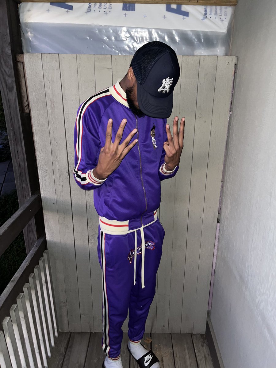 doublegzay's tweet photo. I Know That Money Bring A Lot of Power🔋Seem Like I’m Running Out of Fri🔚s 💜 https://t.co/VanwzR7xsD