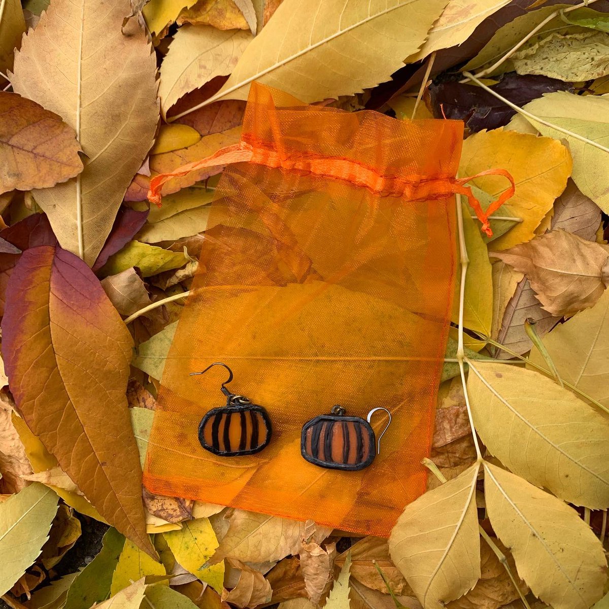 MBrodz's tweet photo. selling some 👻 sp👀ky 👻 earrings on my website! www .glassbrodz.com 🩸🎃🕸 check it out 😎🫶🏻 https://t.co/Kidh7qQmcB