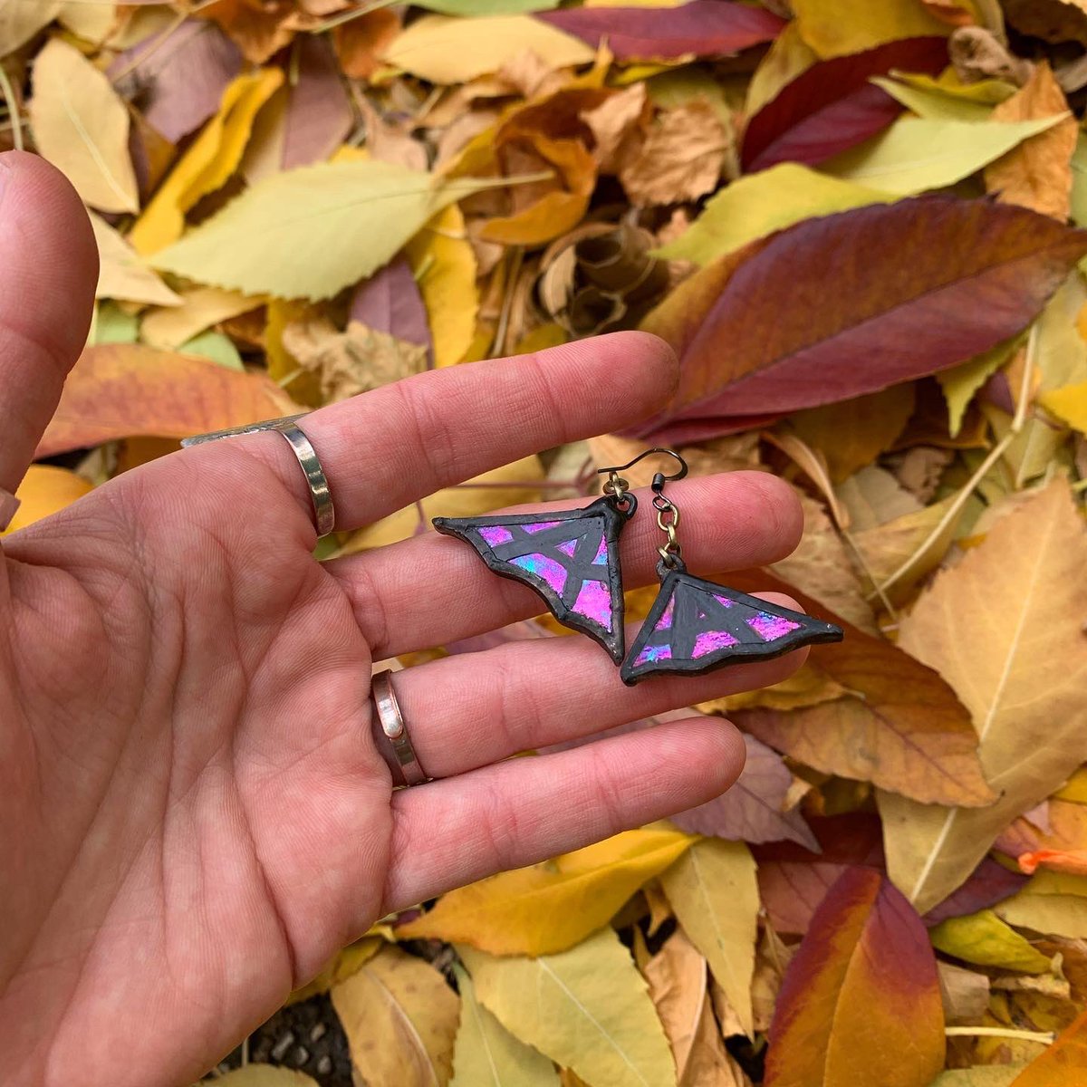 MBrodz's tweet photo. selling some 👻 sp👀ky 👻 earrings on my website! www .glassbrodz.com 🩸🎃🕸 check it out 😎🫶🏻 https://t.co/Kidh7qQmcB