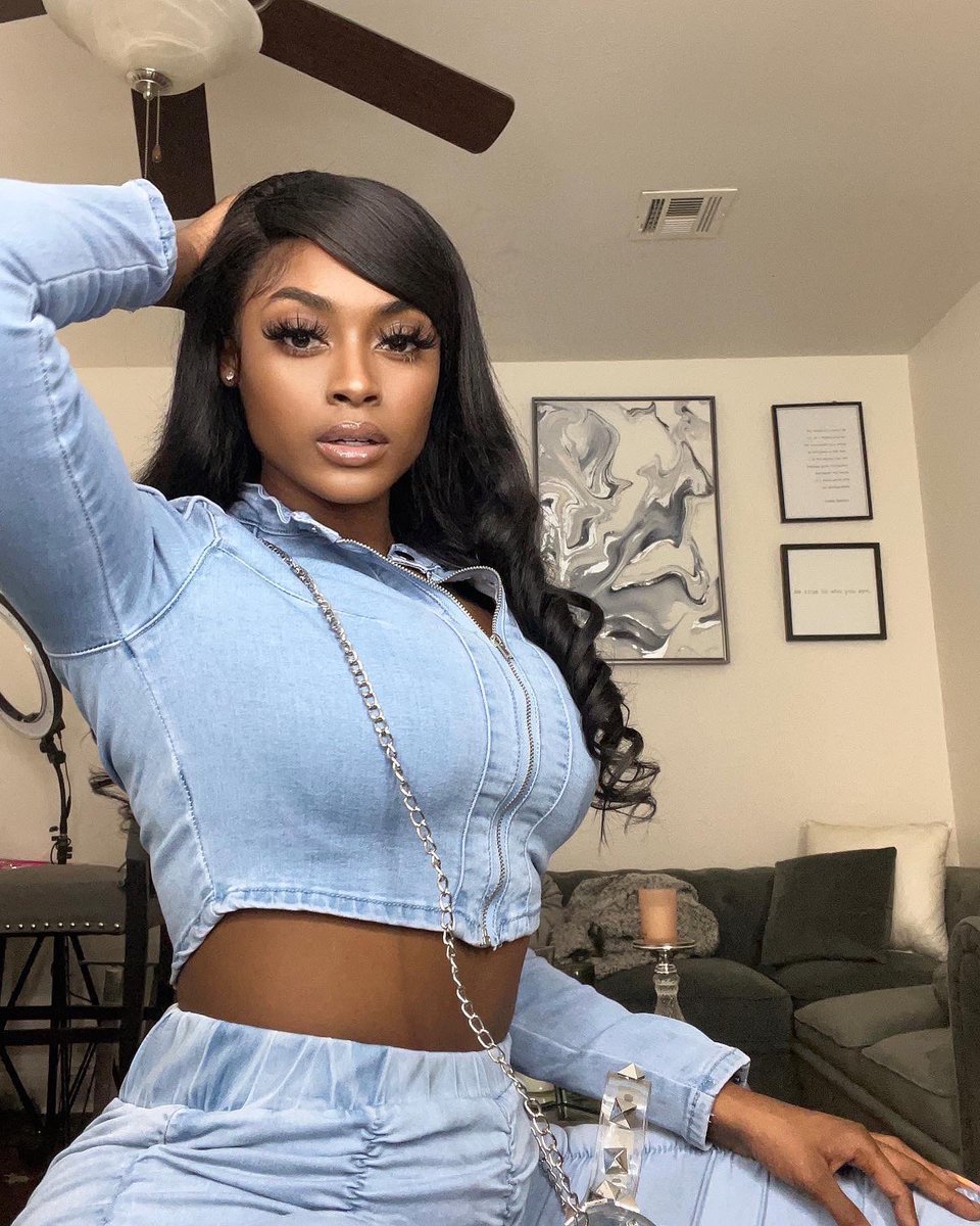 hhollyyy_'s tweet photo. Drops Pics Then Leave😮‍💨😘😘 https://t.co/lcbEITE451