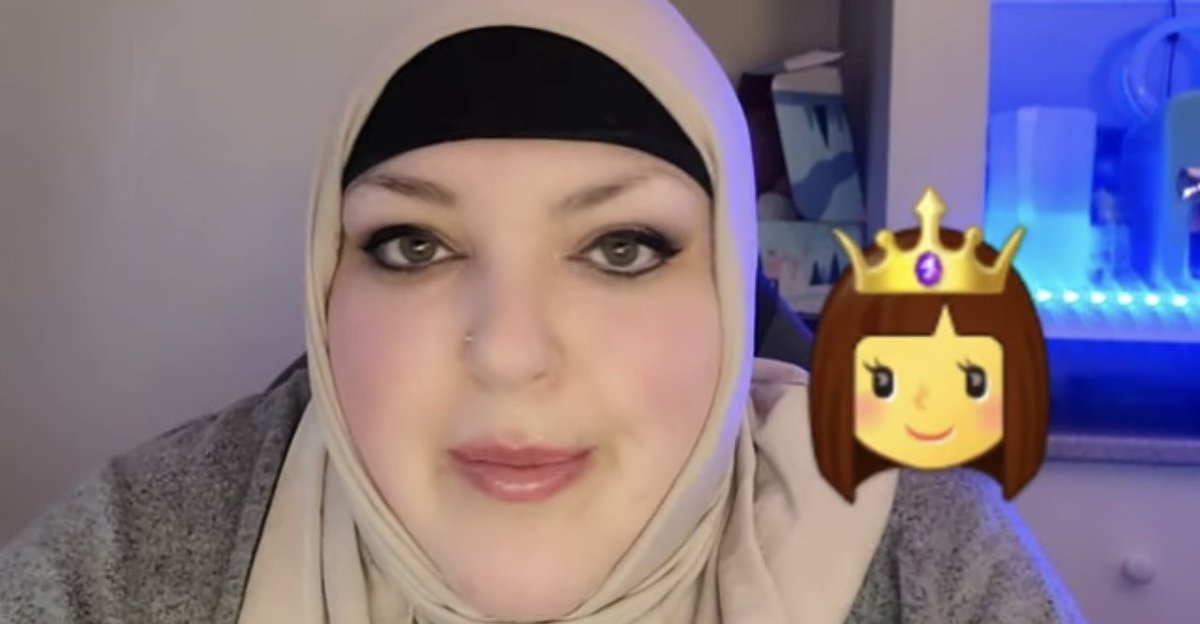 PainfulReality9's tweet photo. Canadian queen….. the monarchy is in trouble #newarc #canadianqueen #foodiebeauty #youtube https://t.co/LcQ3dRyE6b