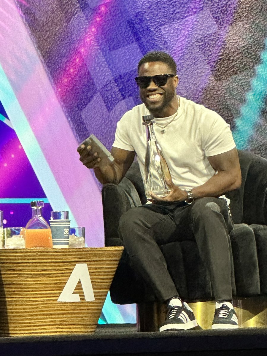 DigitalLA's tweet photo. #Sneaks Multiverse begins with people pitching graphic features to Kevin Hart and #AdobeMax audience at @MSTheater (where Emmys were held!).
Features with popular response may be added to future Adobe products
#CleverComposite
#InstantAdd adds logos to videos https://t.co/zwJ6VQmY0S
