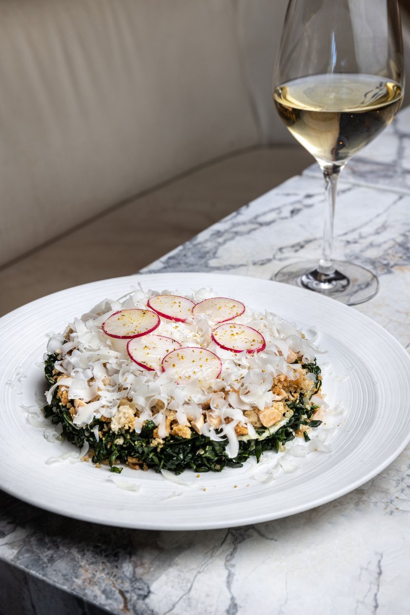 elisasteak's tweet photo. Dinosaur Kale Salad | quinoa, radish, Florence fennel, Marcona almonds, crispy garlic breadcrumbs, fennel pollen with pecorino Toscano.​

#ElisaSteak https://t.co/I2bFF7bNgB