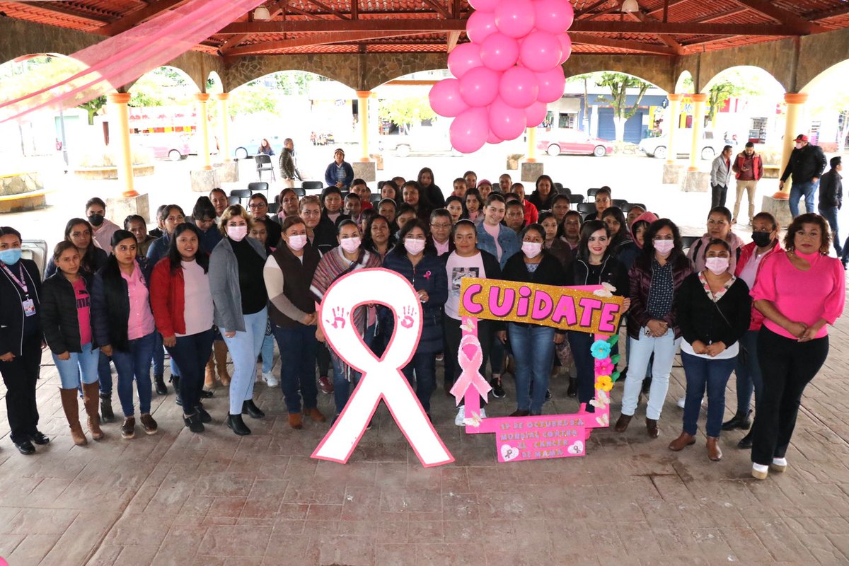 difhgo's tweet photo. Compartió con mujeres atlapexquenses que la prevención es signo de amor propio y las exhortó a #autoexplorarse para la detección y tratamiento oportuno y les pidió que compartan esta información con más mujeres de sus localidades y así cuidarnos todas. #PrimeroElPueblo https://t.co/g0Q48AKCvn
