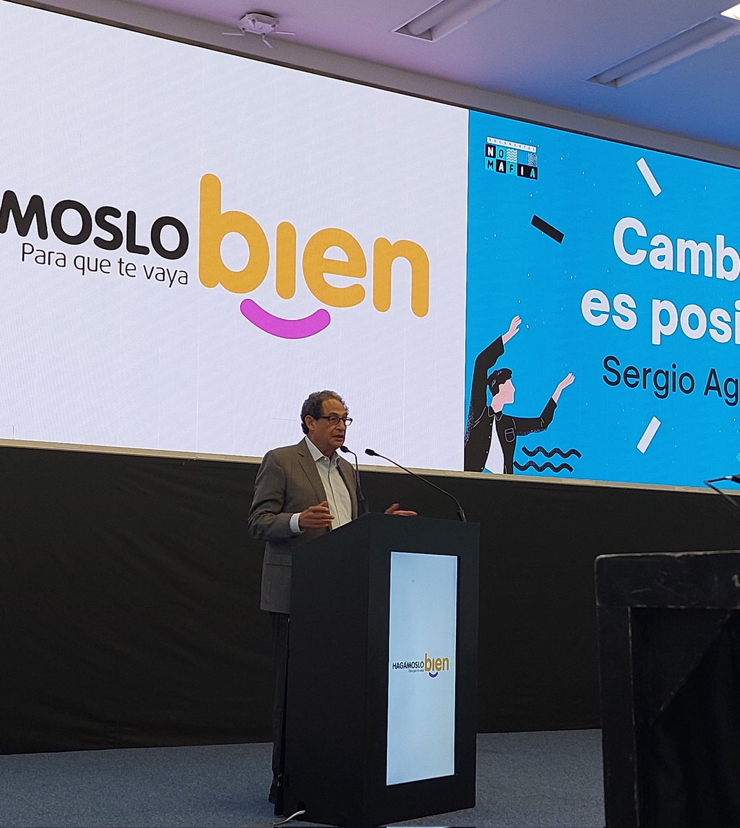 BienMx's tweet photo. En nuestro #9noAniversario nos acompaña @sergioaguayo de @elcolmex y está hablando sobre el caso de éxito narrado en @NoMafiaDoc y sobre lo que estamos haciendo en México para vivir en una #CulturaDeLaLegalidad. https://t.co/NiQSXjVkPm