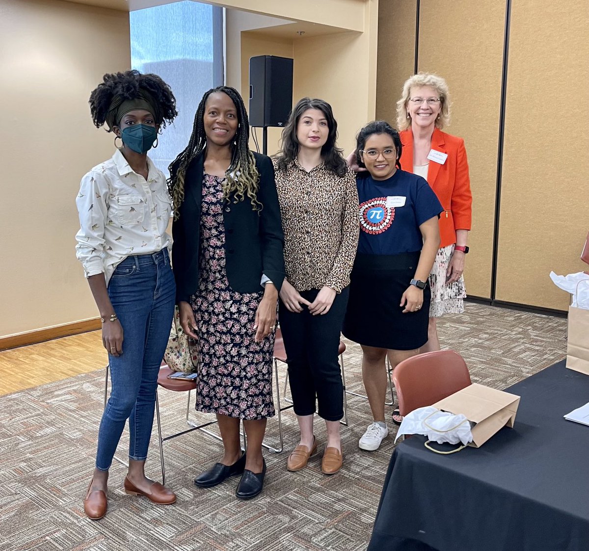 minerva_cordero's tweet photo. Inspiring the next generation of women scientists with three amazing young women from UTA, Dr. JC Buckner, Karen Juanez, Myrsini Maglogianni, and our awesome moderator, Dr. Rosie Kallie at the YES Summit “Girls in STEM panel”.
 @IfThenSheCan⁩ ⁦@UTAScience⁩ ⁦ https://t.co/g1BqwV2Uqg