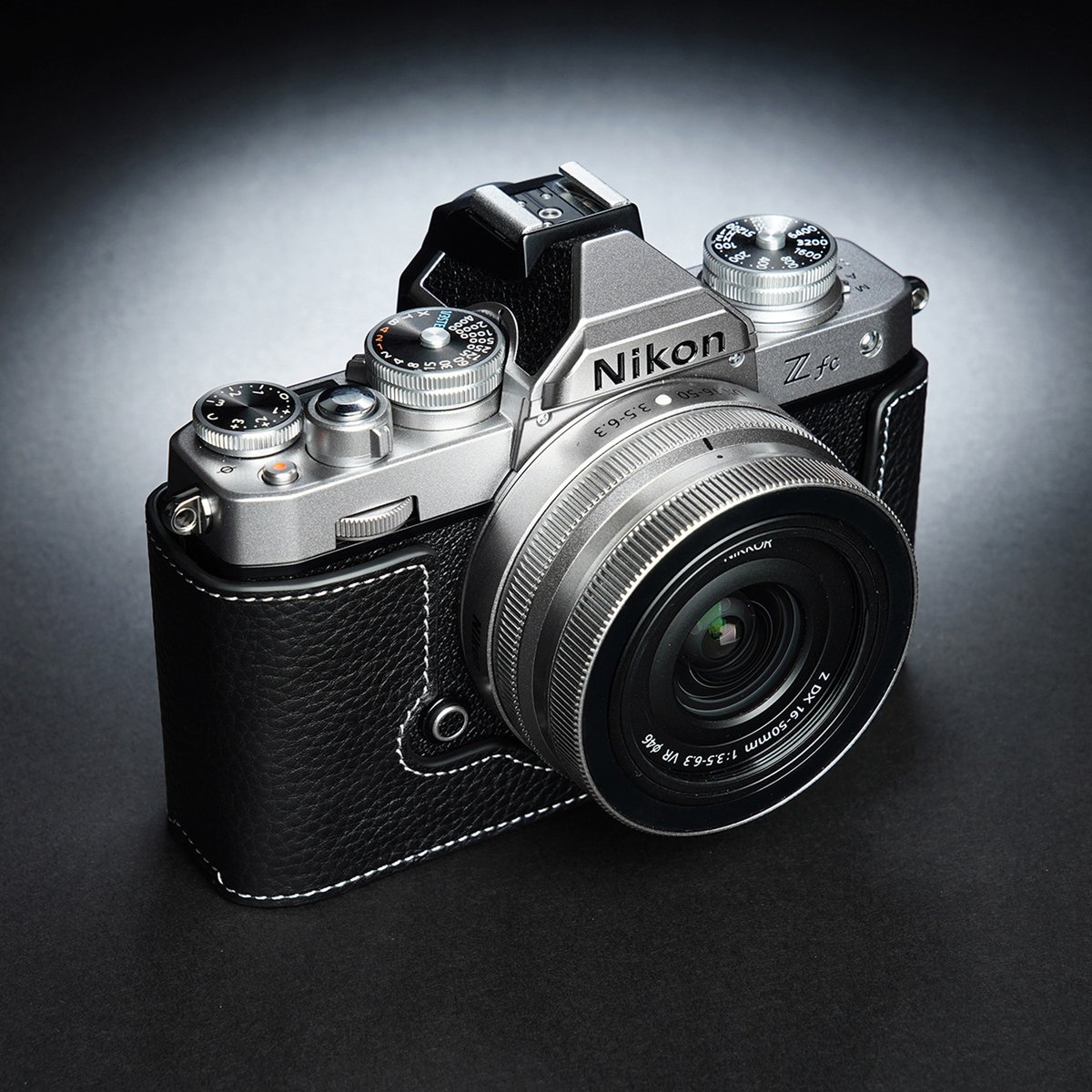 evhnYiJZ08ESINI's tweet photo. こんにちはスマイルカメラです😃
本日は人気のNikon Zfc用カメラボディーケース再入荷のご案内です!
TP Original Nikon Z fc 用 ボディーハーフケース ブラック
https://t.co/0uJMReoHAW
#カメラケース #nikonzfc #zfc #再入荷 #tporiginal #スマイルカメラ #nikon https://t.co/CwQRs3ezMP