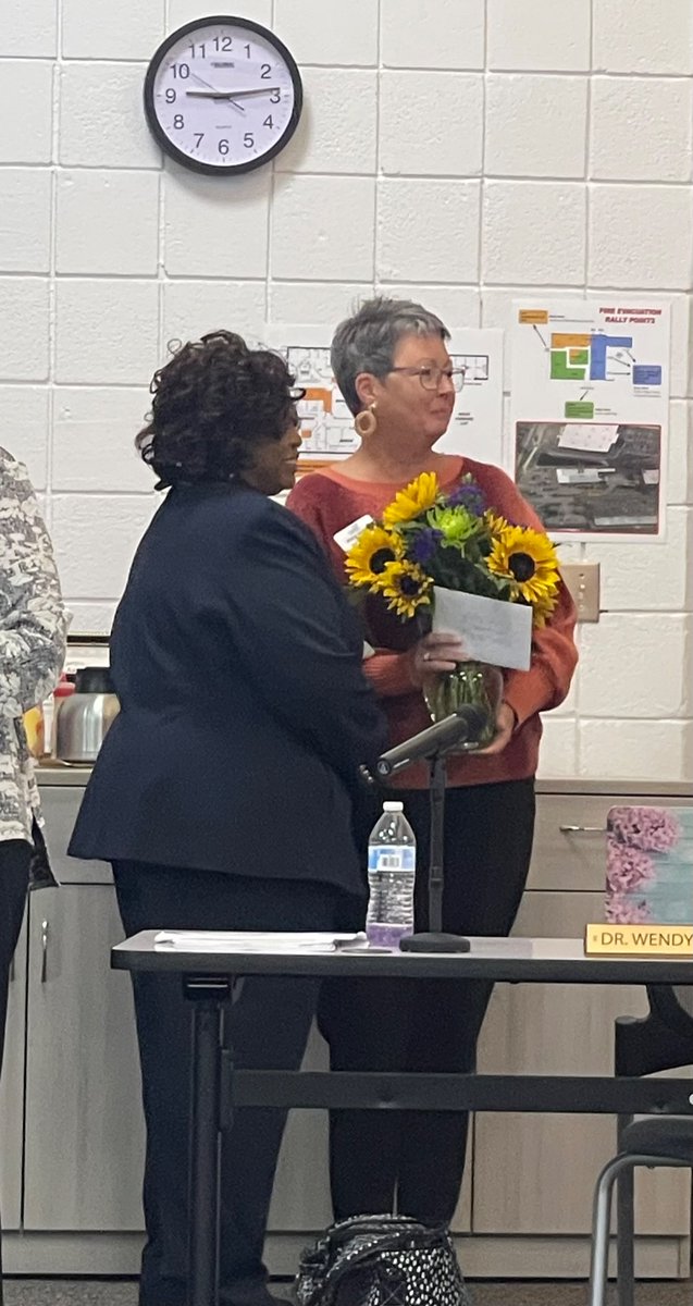 DiggsTosha's tweet photo. Professionalism & Service personified! As @StacieFriebel
passes the torch to the next @CravenCoSchools Principal of the Year @AFaulk83, it is only fitting that to celebrate a great season!
#MuchRespect
#ClassicExample https://t.co/nCFOGcKA1J