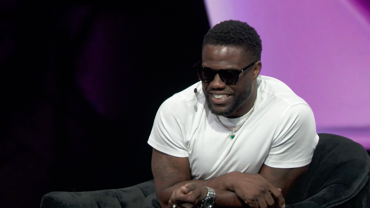 lizkmiller's tweet photo. STOP IT NOW. #ProjectMagneticType
STOP. IT. NOWWWWWW
ELEMENTS MOVE...WITH THE TEXT
THEY. MOVE. 🧲🧲🧲🔥🔥🔥
@KevinHart4real is getting a little taste of what happens when creative nerds see something they like. #AdobeMAX2022 @AdobeMAX https://t.co/7DL70NxlxL