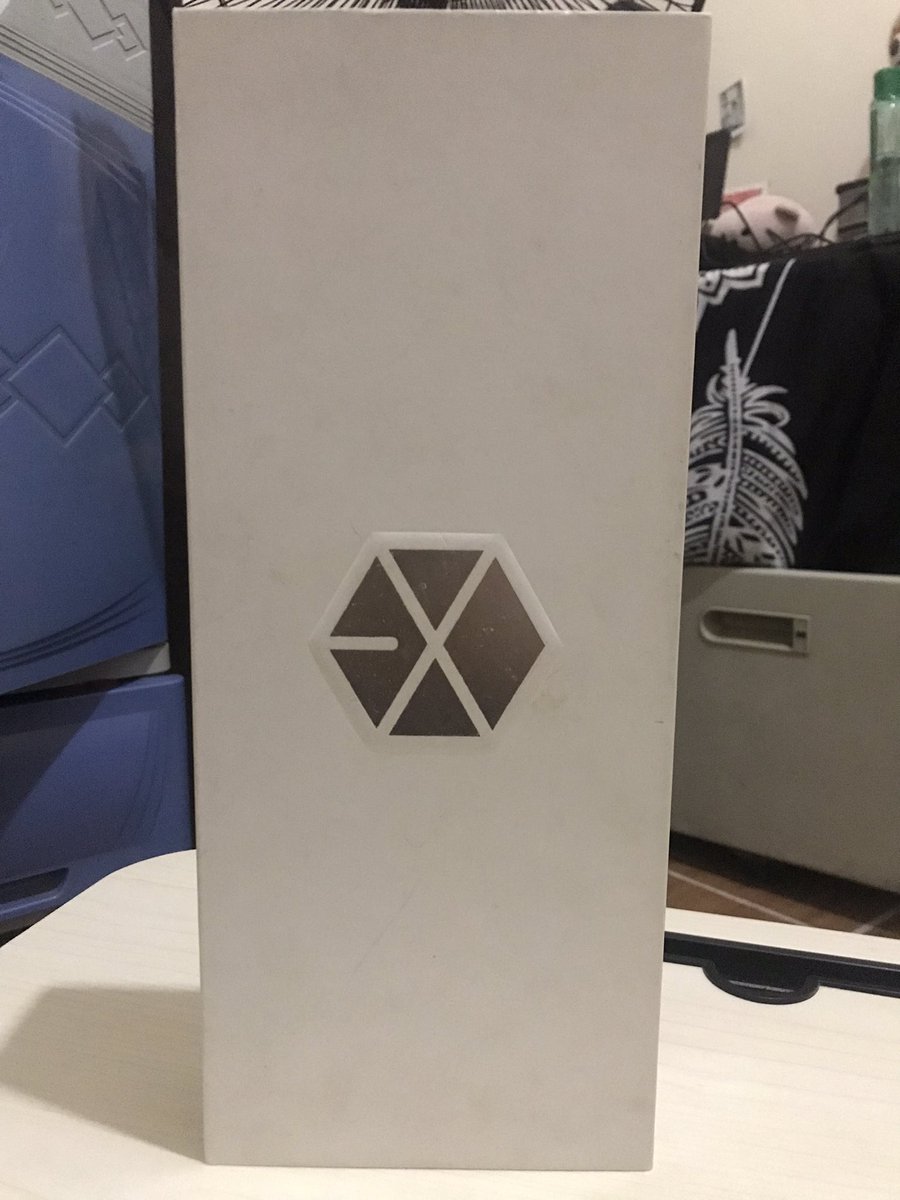 apeulxz's tweet photo. Selling my Official EXO Lightstick Ver. 2 (used) for only 800 pesos nalang huhuu need funds lang #EXO #EXOLightstick #wts https://t.co/xzS5NeqVYl