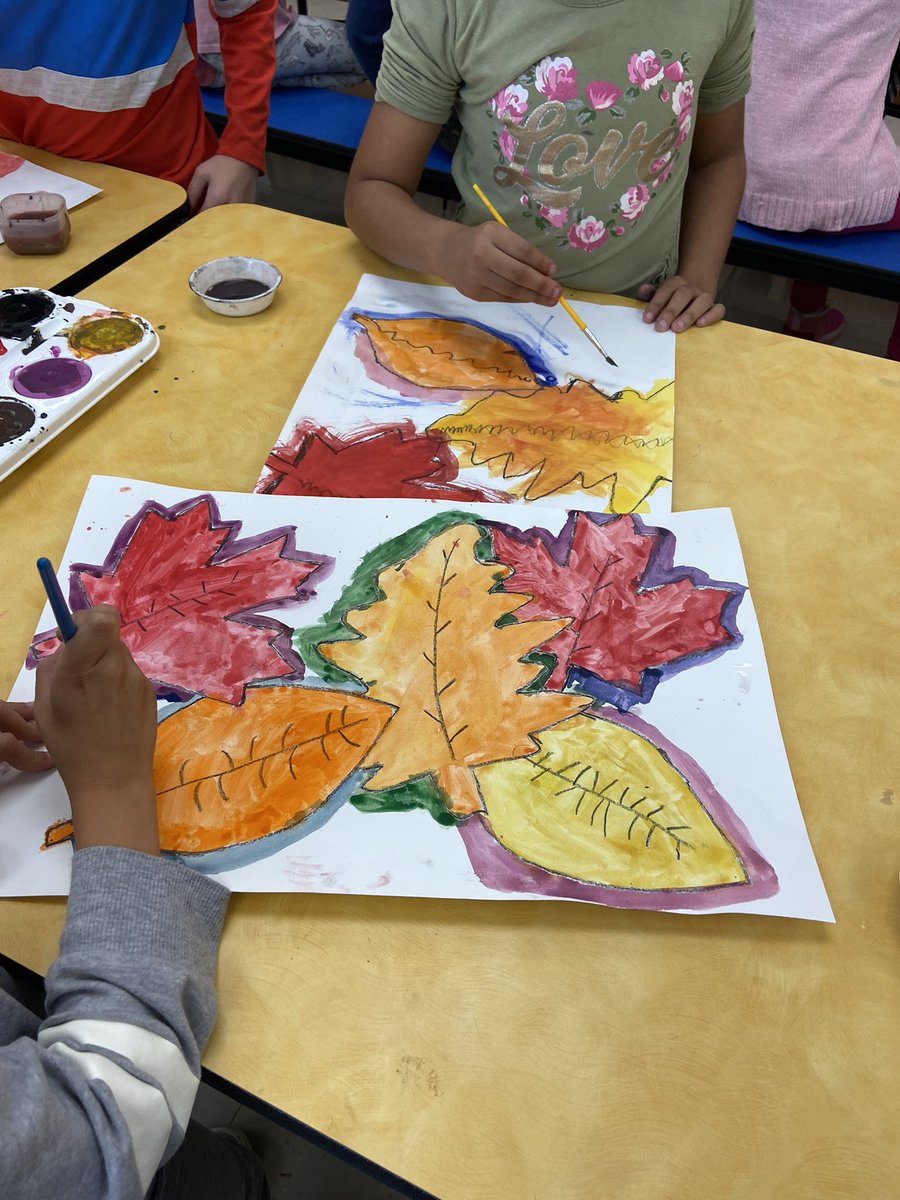 3rd grade rocking their fall leaves using contour lines!