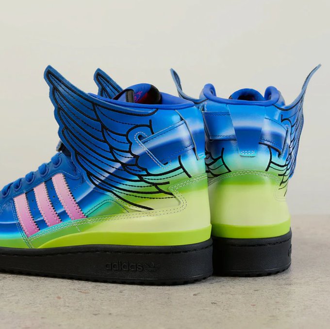 SOLELINKS's tweet photo. Ad: Jeremy Scott x adidas Forum Hi Wings 4.0 'Bold Blue' on sale for $126 + FREE shipping, use code OCTOBER => https://t.co/EPukeo9sIr https://t.co/vErfrXbpqG
