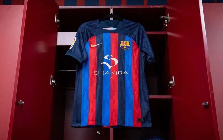 PopBase's tweet photo. Gerard Piqué could reportedly have to wear Shakira’s name on his soccer jersey due to Barcelona’s partnership with Spotify. https://t.co/De5D85AIQd