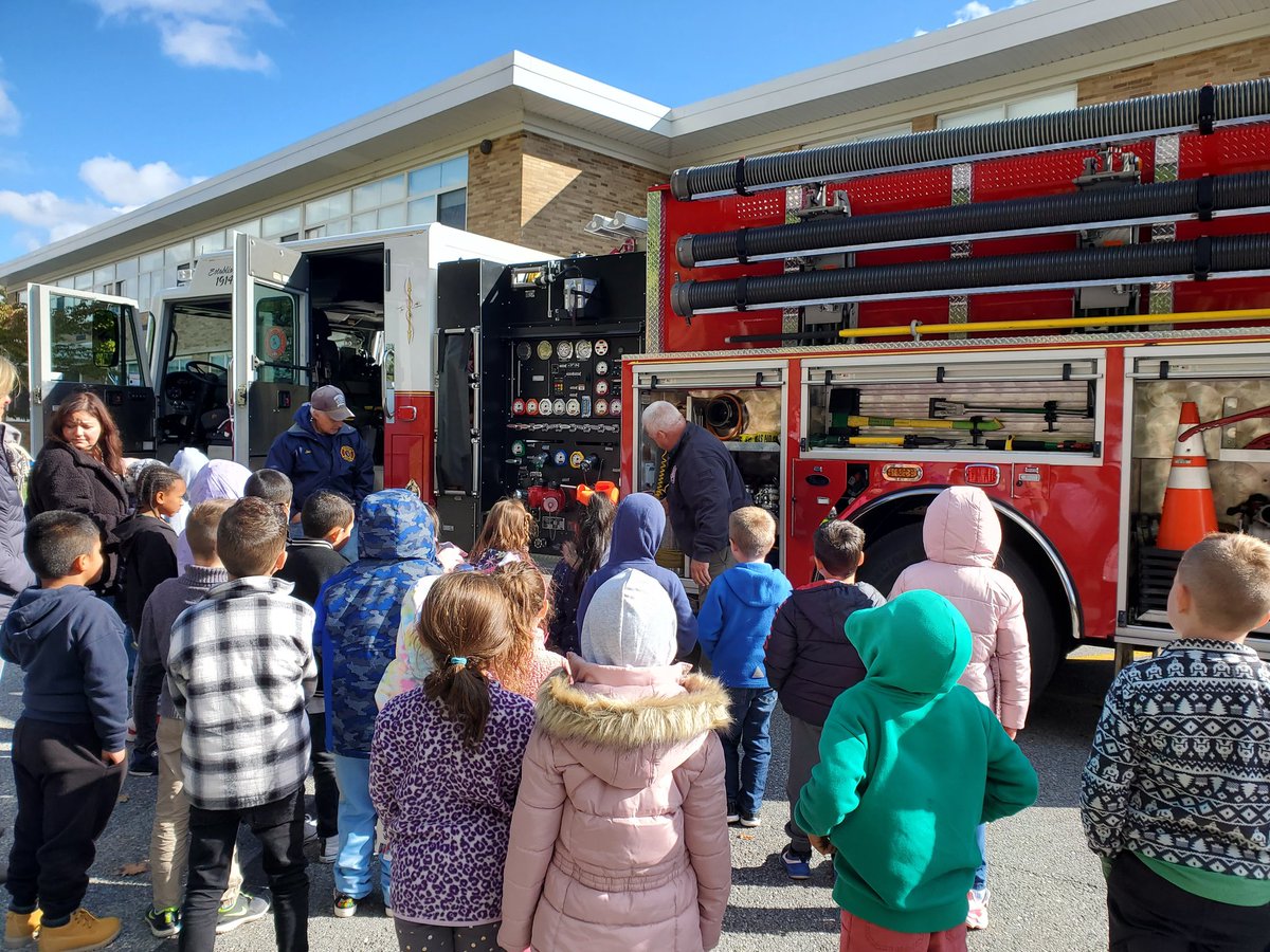FerranteLV1's tweet photo. Thank you Mahopac Volunteer Fire Department for teaching us about fire safety! https://t.co/HuwY2vrQeD