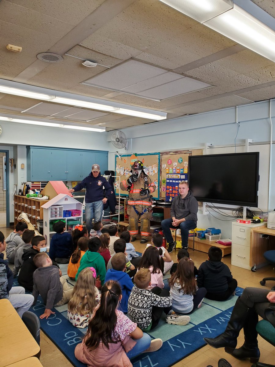 FerranteLV1's tweet photo. Thank you Mahopac Volunteer Fire Department for teaching us about fire safety! https://t.co/HuwY2vrQeD