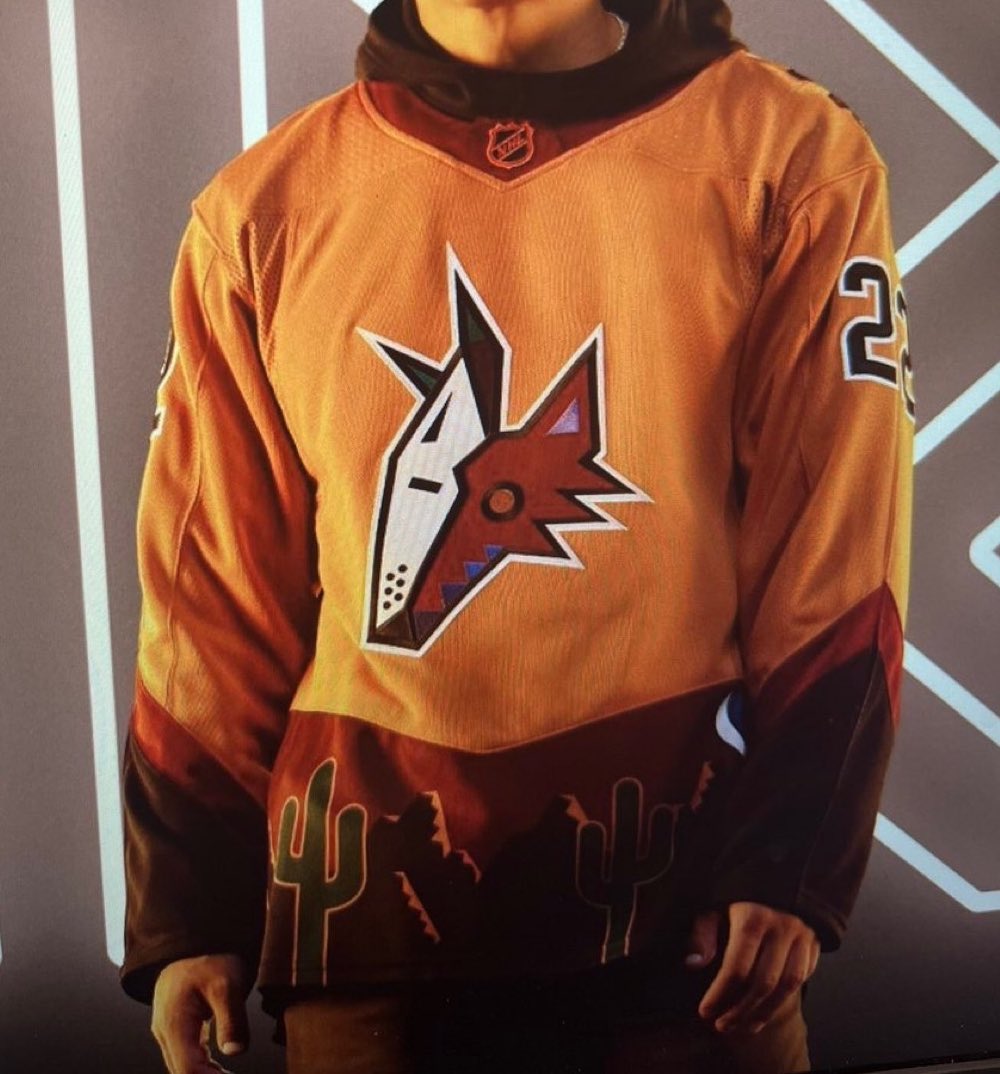 spittinchiclets's tweet photo. Yotes going with the desert colours for their #ReverseRetro 👀

(📸: @icethetics) https://t.co/PqfN6N30QP