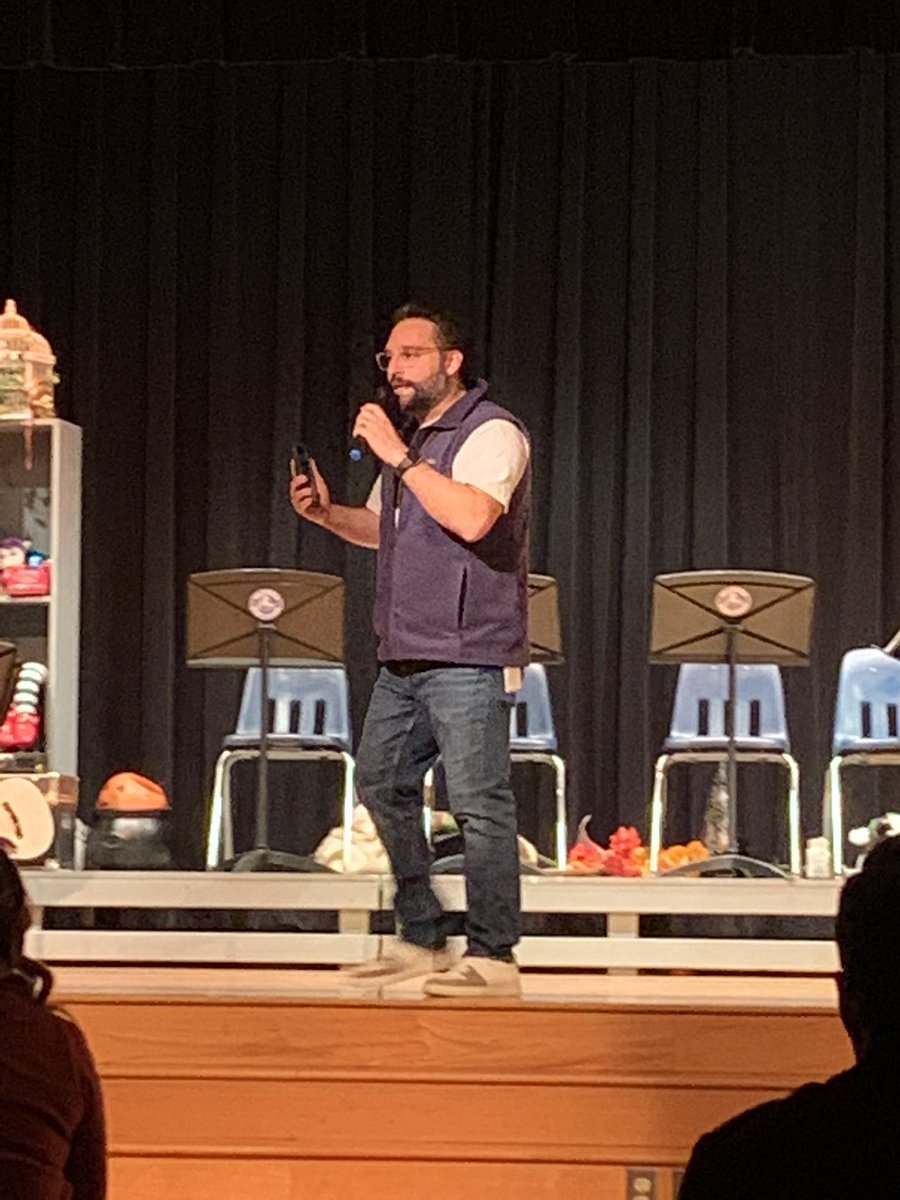 CmsColts's tweet photo. What an amazing performance of Oz by our talented Colts tonight lead by their fantastic theatre teacher @aaronarroyoCMS ! Also, shout out to all of our Colt staff that came to support our Colts including Dr. Sikes. @CMSColtsTheatre @GCISDFineArts.  🎭 #TeamCMS https://t.co/deZMbosfZe