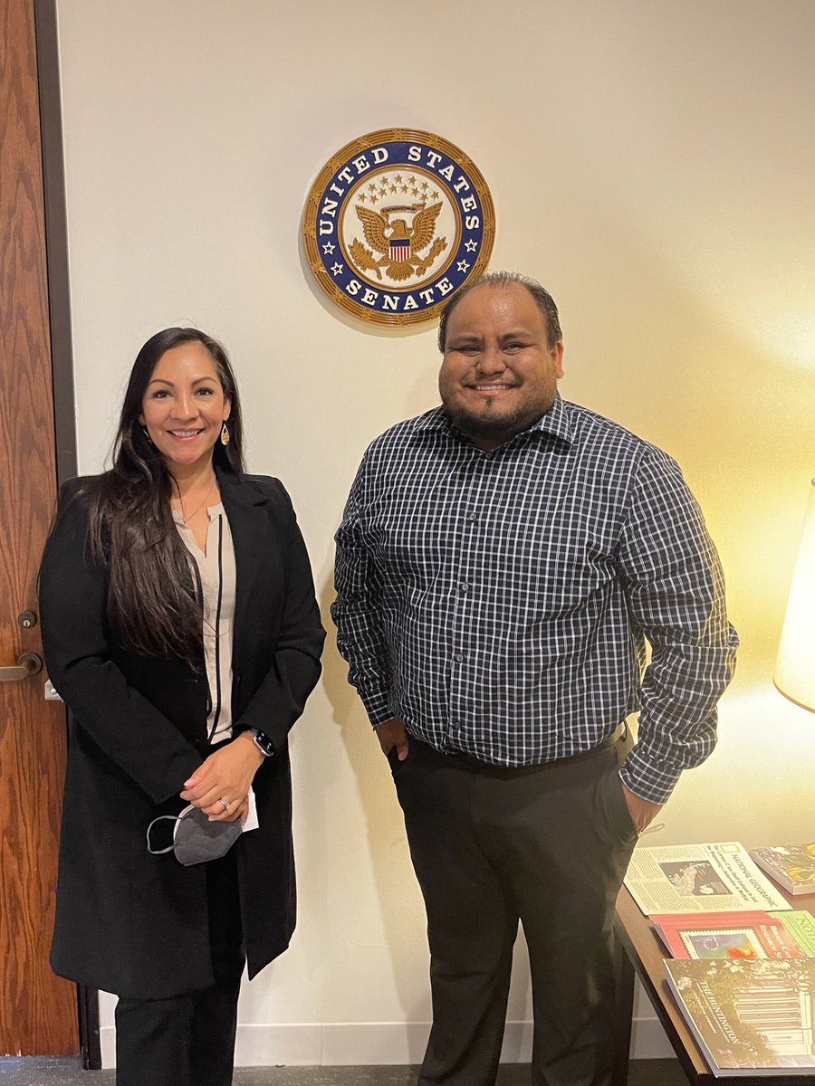 CCGRAdvocates's tweet photo. The @CalCommColleges & advocates met w/ #TeamFeinstein
to discuss #undocumentedstudent success. Students need & deserve stability to plan for their future. To support their success, they also need access to federal aid to cover the #totalcostofcollege. Thank you for your support https://t.co/2Rvz8cBrmt