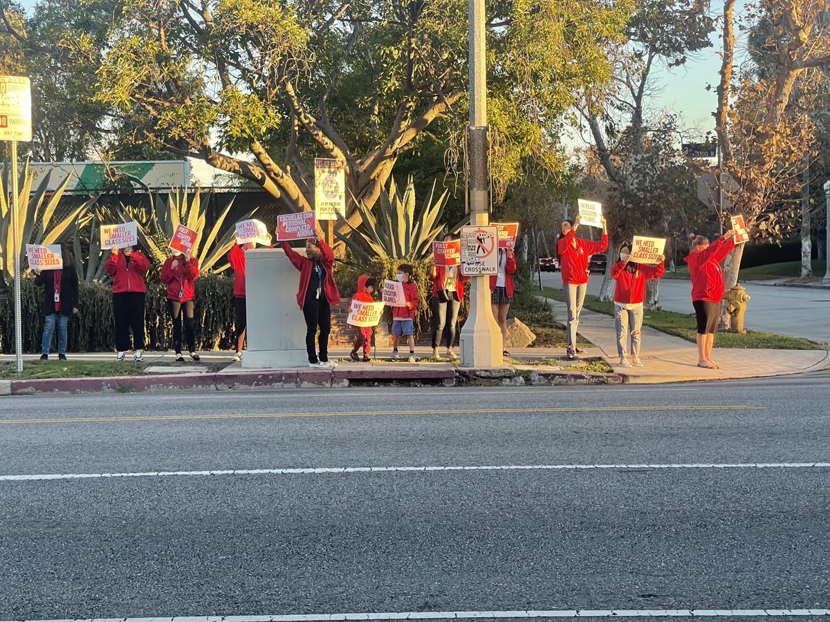 It’s time for <a href="/LASchools/">Los Angeles Unified</a> to come to the bargaining table in good faith and negotiate a strong #beyondrecovery contract to help Los Angeles’s students. #UTLAStrong