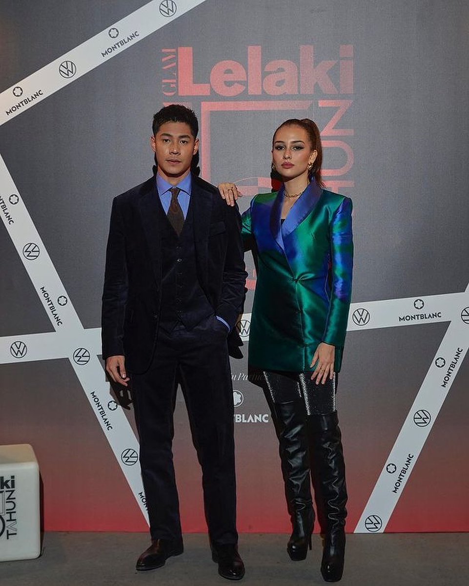 meerqeentroops's tweet photo. Semalam!
@meltqeen di Malam parti GLAM Lelaki 15 Tahun.
#GLAMLelaki #GL15Tahun
#MontblancOnTheMove #MontblancMY
#MontblancLegendRed
#makeitbold
#volkswagenmalaysia https://t.co/8vjePCtRty