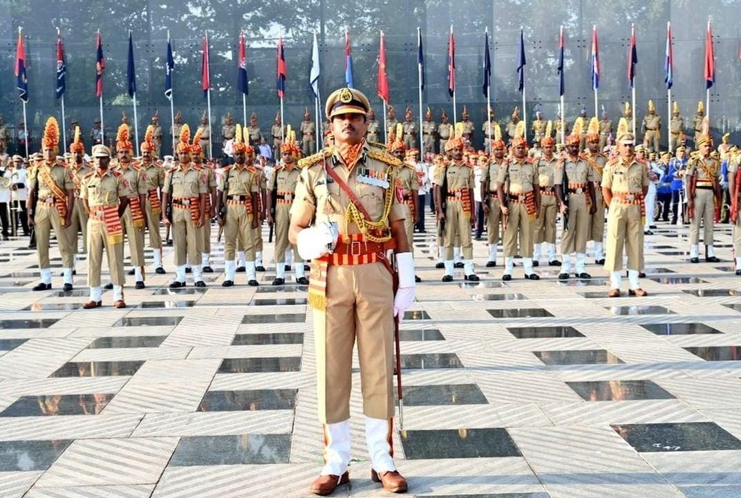 Rohitashwa14's tweet photo. It's very imp to #honour the memory of those who laid down their lives to protect the dignity and pride of our #country
#Police_Commemoration_Day 
#21_Oct 
@DCY59 the Proud Parade Commander @SSB_INDIA 
@10BnSSB_INDIA 
@bkhemam(The first)
@BSF_India @sthaosen https://t.co/cxBDmfyOBU
