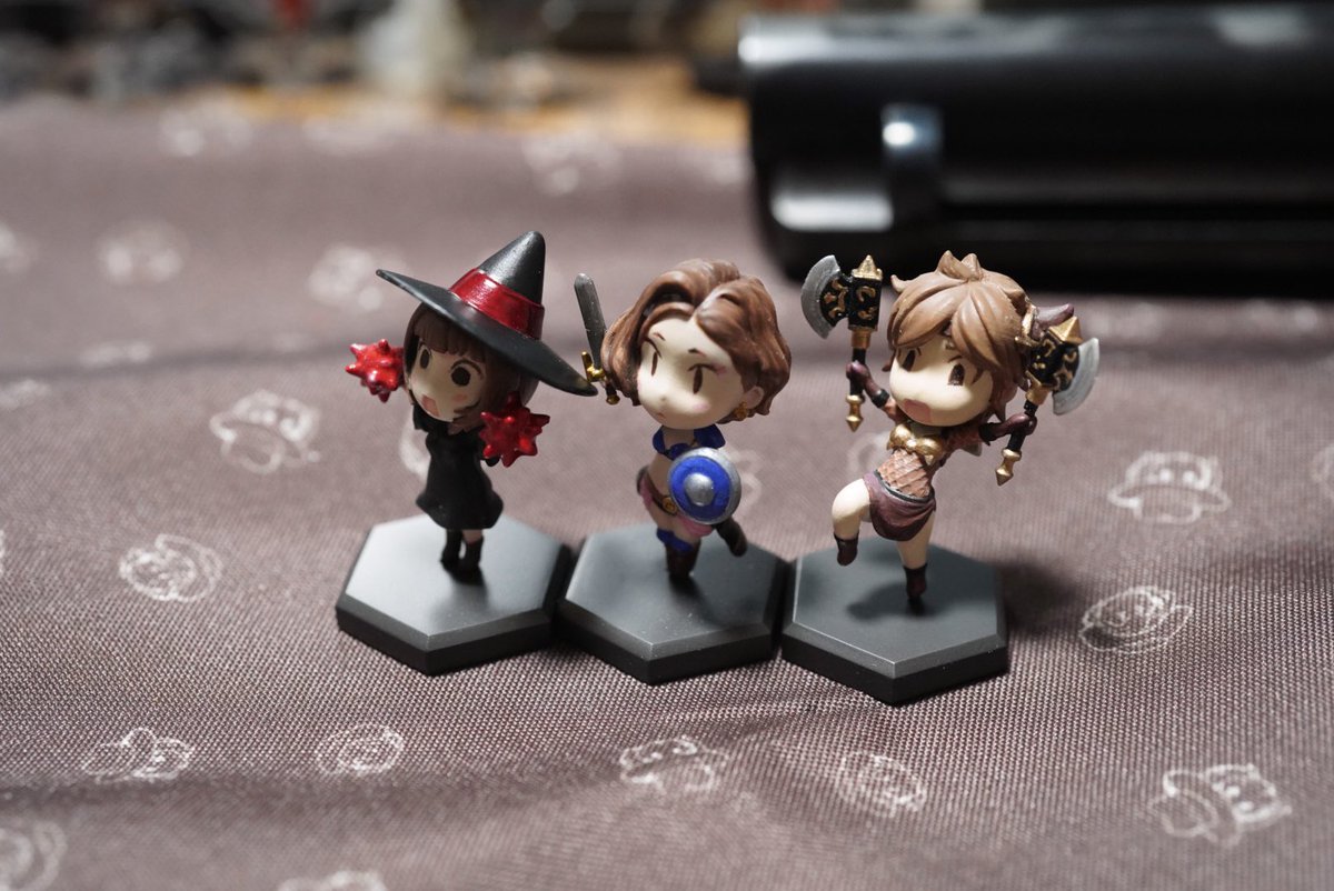 なんだかんだでグッズ展開がまだ少ないthe Sword of Kishi Miekoの3人。 