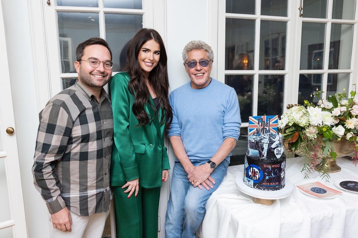 t_schottenstein's tweet photo. Magical night hosting Roger Daltrey, @TheWho dinner at our home! The beauty of his voice as he soulfully sang to us and played my father’s guitar is a memory we will always cherish; keeping his memory alive! 🎸🧚‍♂️
Special Chef experience by: @RubyCulinary &amp; @MontgomeryInn_ https://t.co/1R4YQA86Tc