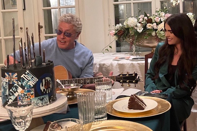 t_schottenstein's tweet photo. Magical night hosting Roger Daltrey, @TheWho dinner at our home! The beauty of his voice as he soulfully sang to us and played my father’s guitar is a memory we will always cherish; keeping his memory alive! 🎸🧚‍♂️
Special Chef experience by: @RubyCulinary &amp; @MontgomeryInn_ https://t.co/1R4YQA86Tc