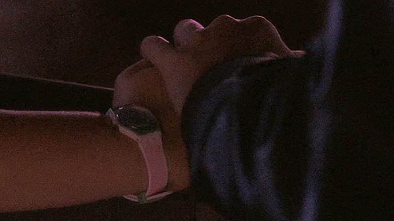 daysofroses_'s tweet photo. Mac reaching out // holding onto KJ #papergirlstv  #savepapergirls https://t.co/9M2EzH9oPF