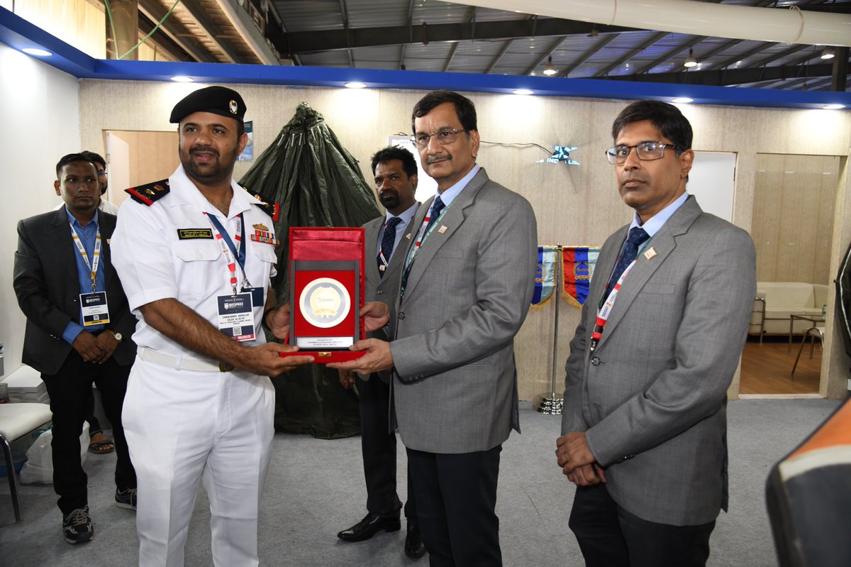 GLIDERS INDIA LIMITED, DPSU,MINISTRY OF DEFENCE (@glidersl) on Twitter photo A delegation from Bahrain was briefed about products being offered for Exports by BDL on their visit to GIL pavilion today during DefExpo - 2022.<a href="/SurendraDhapod1/">Surendra Dhapodkar</a> <a href="/Parachute_GIL/">PRO_OPF (A unit of GIL ,DPSU )</a> <a href="/gil_cmd/">vijay</a> A delegation from Bahrain was briefed about products being offered for Exports by BDL on their visit to GIL pavilion today during DefExpo - 2022.<a href="/SurendraDhapod1/">Surendra Dhapodkar</a> <a href="/Parachute_GIL/">PRO_OPF (A unit of GIL ,DPSU )</a> <a href="/gil_cmd/">vijay</a>