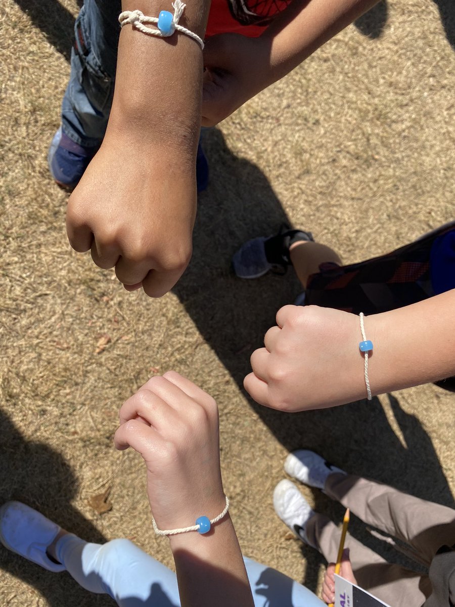 caseykelli1's tweet photo. Enjoyed some fresh air while we investigated light energy today.  Students were so excited to watch their beads change to a color in the sun ☀️ @IsbellPride #IsbellPride https://t.co/cjbUaYQzJl