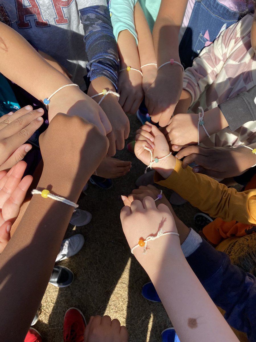 caseykelli1's tweet photo. Enjoyed some fresh air while we investigated light energy today.  Students were so excited to watch their beads change to a color in the sun ☀️ @IsbellPride #IsbellPride https://t.co/cjbUaYQzJl