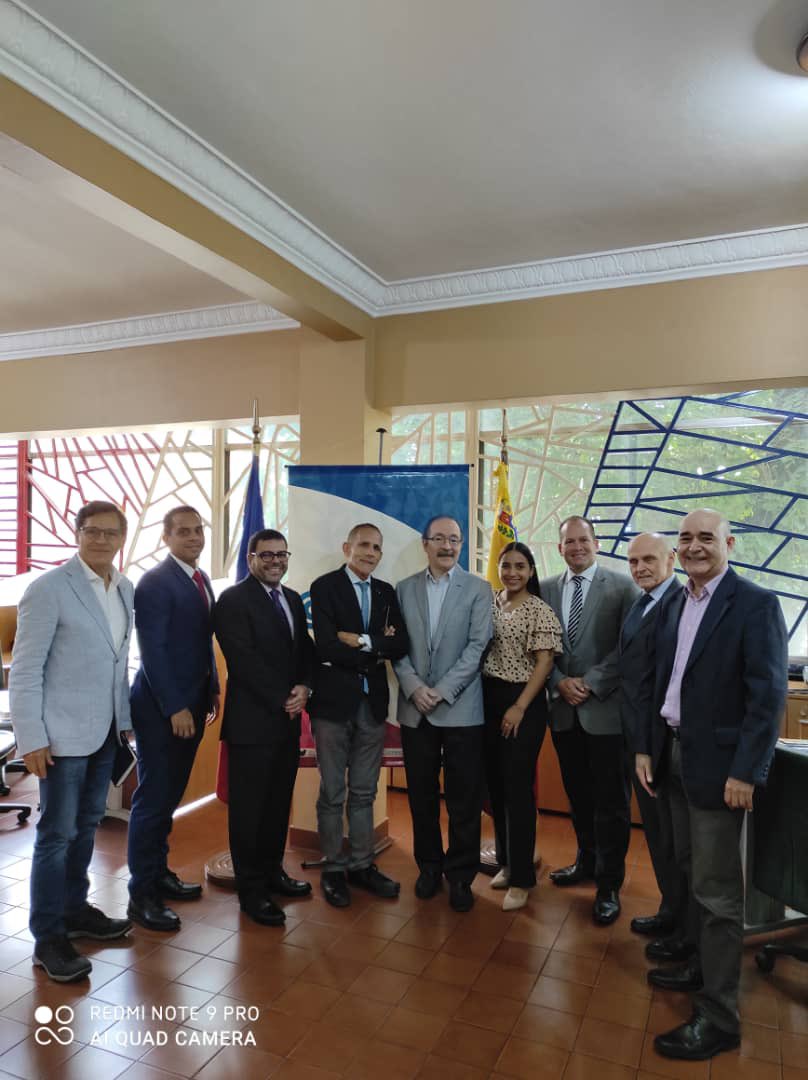 Fedeuropa1's tweet photo. Reunión mensual de secretarios y presidentes de FEDEUROPA en la sede de la @cciavf donde se conversaron temas relevantes sobre las relaciones comerciales entre Venezuela y Europa, así como temas operativos relacionados con #ESG #innovación https://t.co/9nXcsdRpYS