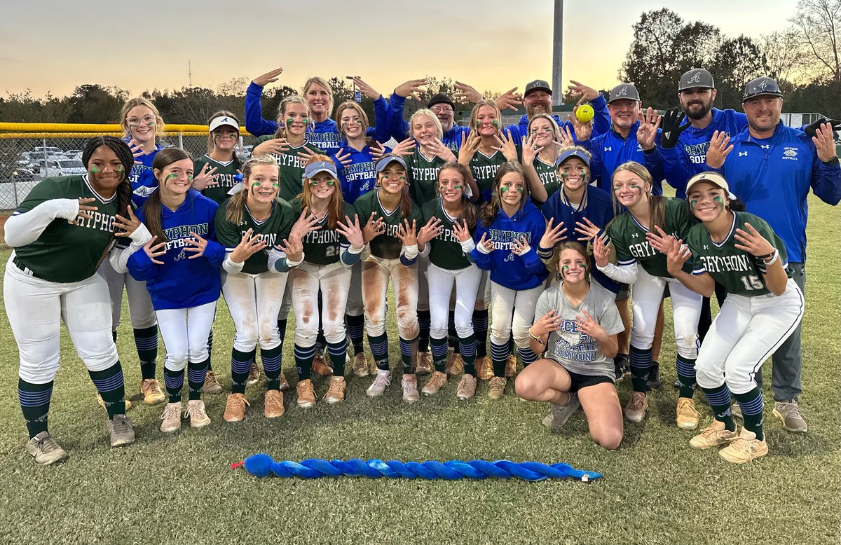 GryphonSoftball's tweet photo. Lady Gryphons are headed to Columbus next week! Elite 8!! @OfficialGHSA @TheCoachesBoxGA @sportsguymarv @Go_Gryphons https://t.co/6FoqVcghOB