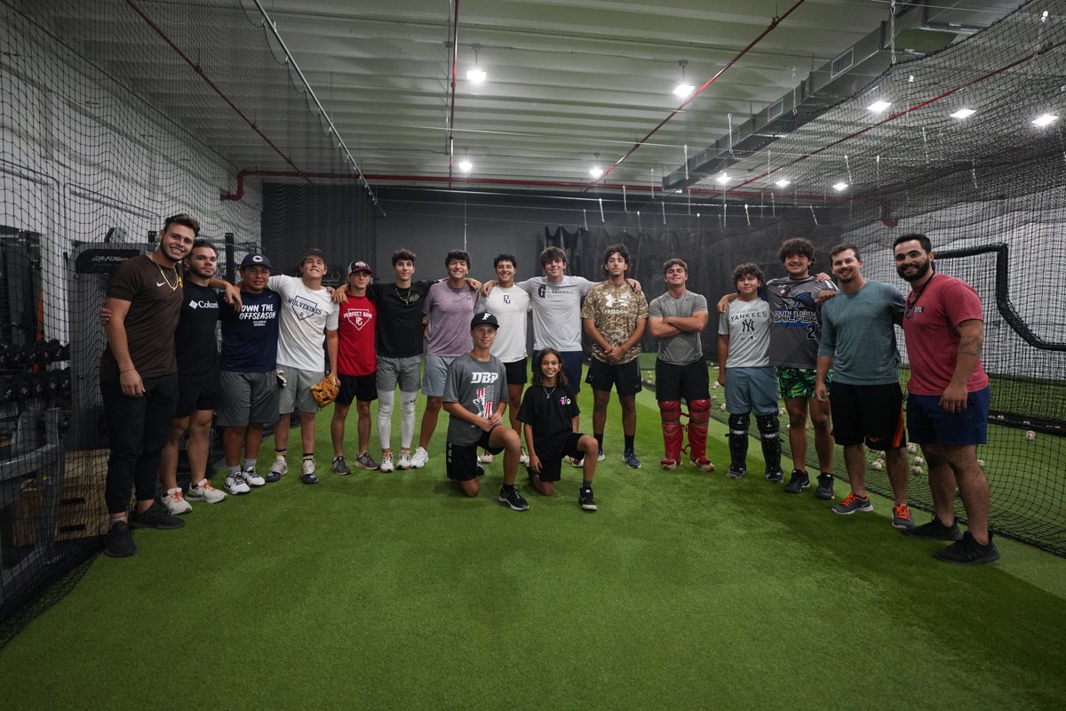 DynamicBPerform's tweet photo. Night session in full go 😤
.
.
.
.
#baseball #mlb #ncaabaseball #lessons #milb #grind #grinding #collegebaseball #battingcages #battingpractice #infield #catchingdrills #hittingdrills https://t.co/Hq33I4gERF